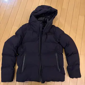 UNIQLO 심리스 다운 파카 블랙 M 사이즈