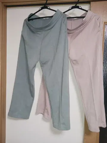 더스티 컬러 스트레치 소재 유니클로 팬츠 2종