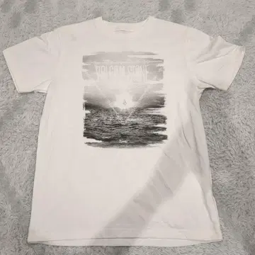 VOLCOM 화이트 T셔츠 S사이즈