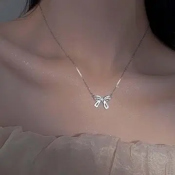 리본형 목걸이 ( 큐빅 지르코니아 )