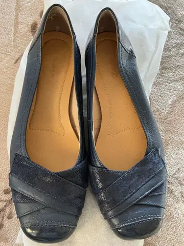 네이비 크로스 스트랩 펌프스 EEE