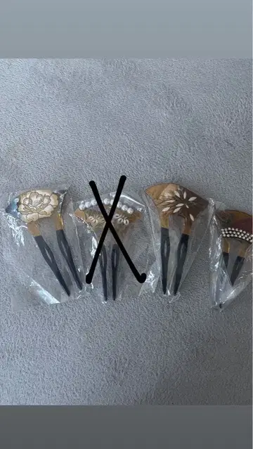 꽃무늬와 펄 장식의 헤어콤 세트