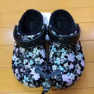 새상품 택 포함 Crocs 꽃무늬 보아 샌들