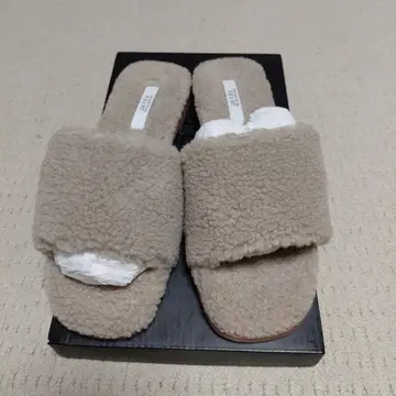 스콧 클럽 베이지 복슬복슬 샌들