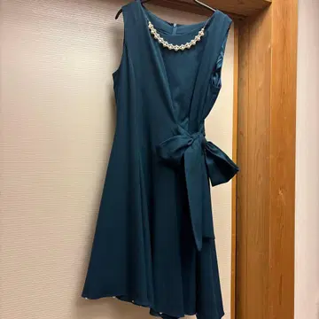 다크 그린 랩 드레스 펄 목걸이 포함