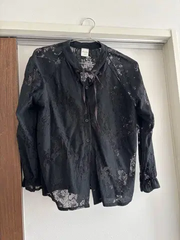 Berna 블랙 레이스 셔츠 긴팔