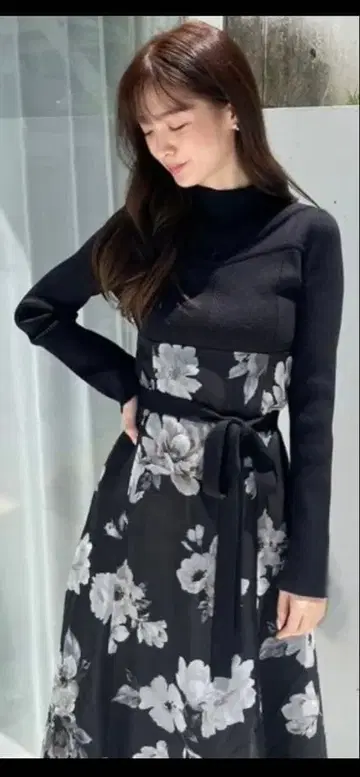 MERCURY DUO 블랙과 화이트의 꽃무늬 엘레강트 원피스