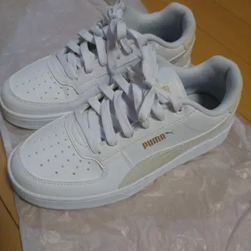 PUMA 화이트 스니커즈