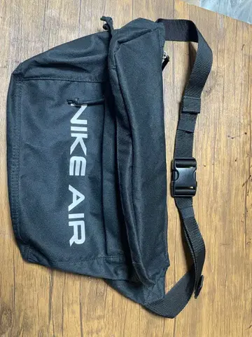 미사용품 NIKE AIR 바디백 숄더백 블랙