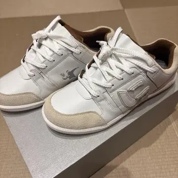 via SANGACIO 화이트 스니커즈