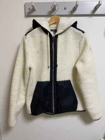 마이클코어스 보아 자켓