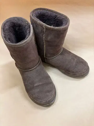 미네통카 브라운 어그 부츠