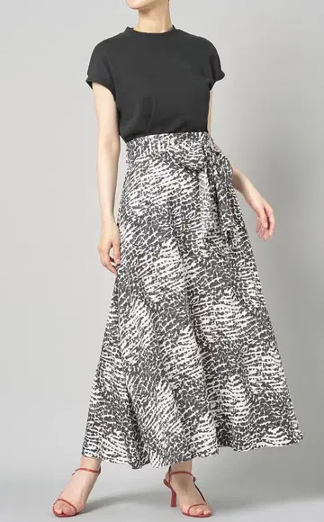 FRAY I.D 리본 벨트 플레어 스커트