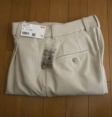 유니클로 턱 와이드 팬츠 S 사이즈