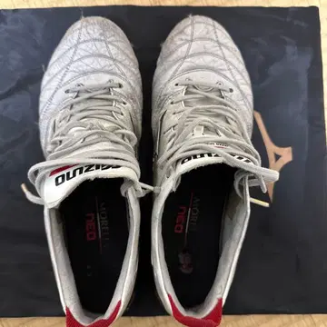 축구 스파이크 모렐리아 네오 4 26.5cm 가격 협상 가능