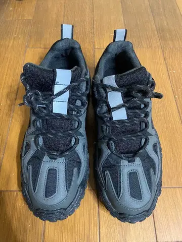 ZARA 블랙 스니커즈 37