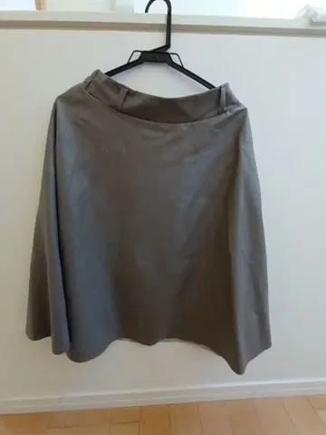 그레이 플레어 스커트 합성 피혁 허리밴딩