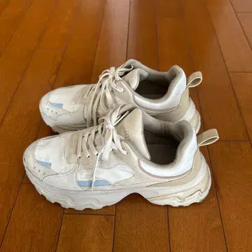 이번 주 한정 가격 인하! 내일까지! emmi 스니커즈 25