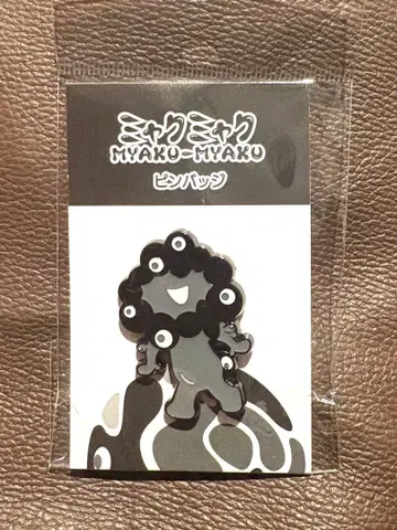 오사카 간사이 박람회 블랙 미야쿠미야쿠 핀 배지 C