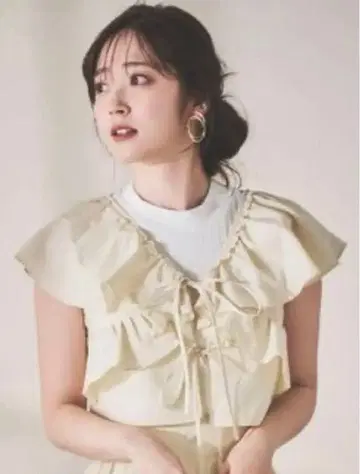 dazzlin 스즈키 아이리 프릴 리본 2피스 상의 아이보리 F