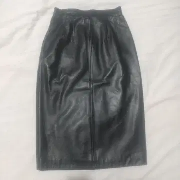 양가죽 레더 타이트 스커트 무릎 기장 블랙