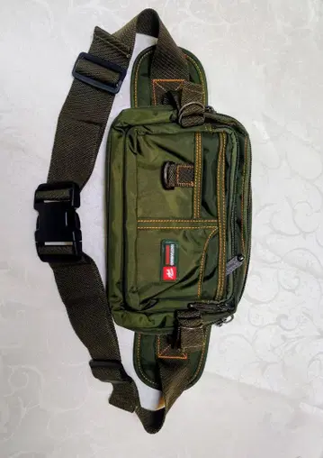 올리브 그린 바디백