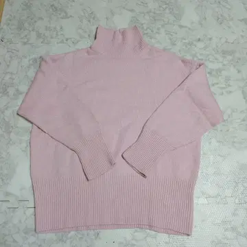 핑크 터틀넥 리브 스웨터
