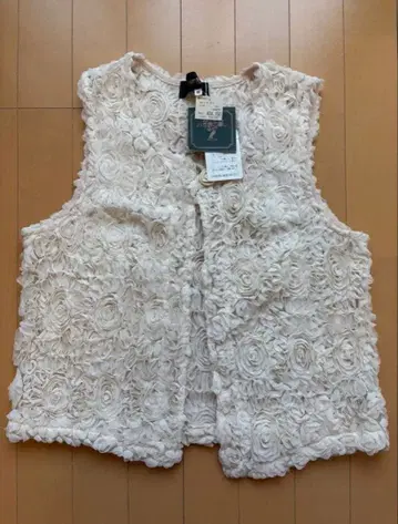 [ 미사용 새상품 ] 장미빛 생활 꽃 패턴 레이스 베스트 M 사이즈