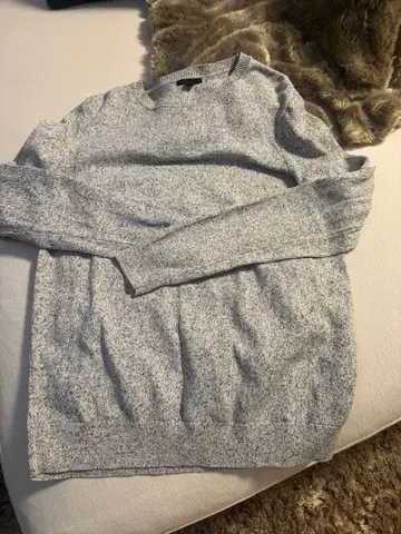 COS 그레이 계열 긴팔 스웨터