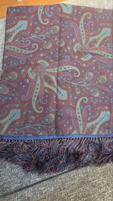 Aquascutum 페이즐리 무늬 실크 스톨