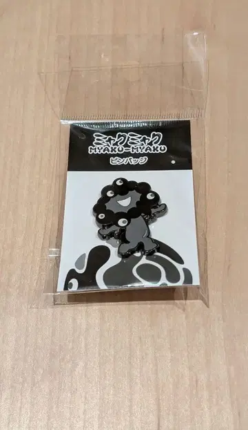 오사카 간사이 만박 블랙 미야쿠미야쿠 핀 배지 B