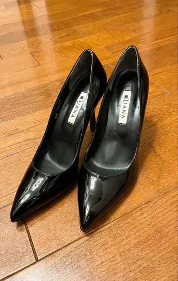 DIANA (다이애나) 펌프스 에나멜 블랙 23cm 새상품급