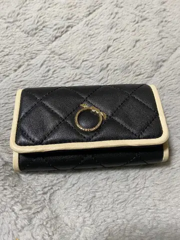 JILL STUART 키케이스 골드링 포함 블랙 아이보리