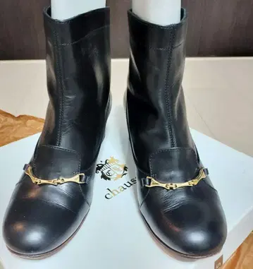 chausser 쇼세 블랙 부츠 골드 장식