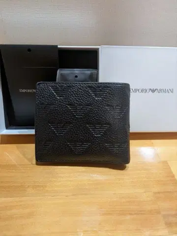 EMPORIO ARMANI 블랙 이단 접이식 지갑