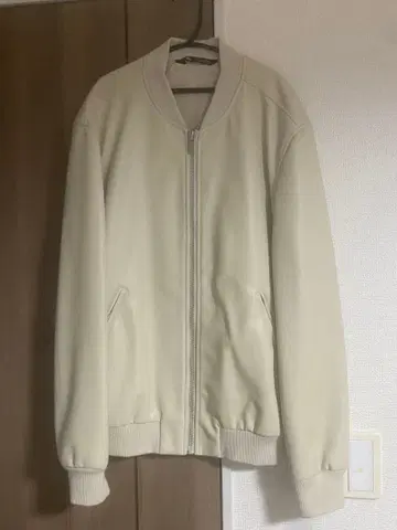 크림색 M 사이즈 점퍼 ZARA