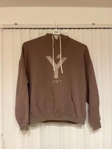 LYFT 브라운 후드 부착 후드티