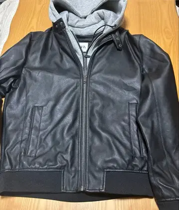 ZARA 후드 부착 페이크 가죽 자켓 L