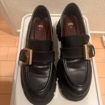새상품급 ZARA 버클 블랙 로퍼 39