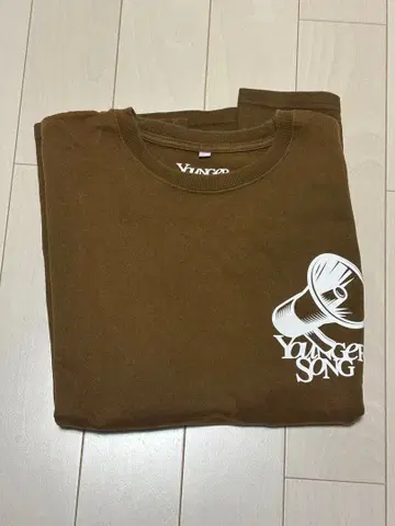 Younger Song 브라운 T셔츠
