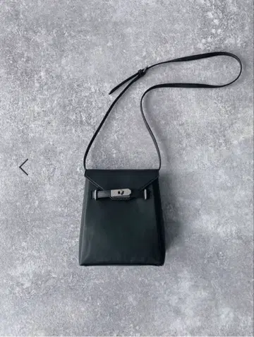 블랙 숄더백 심플한 디자인