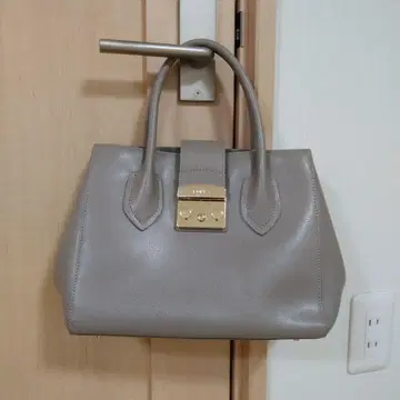 FURLA 훌라 핸드백 그레이 베이지 몇 회 사용한 새상품급