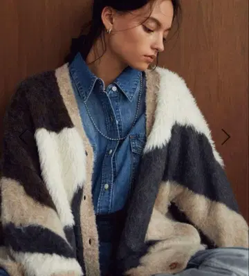 베이플로우 패턴 가디건 니트 뉘앙스