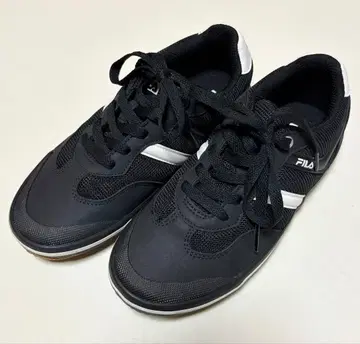 [새상품급] FILA 블랙 로우컷 스니커즈 22.5