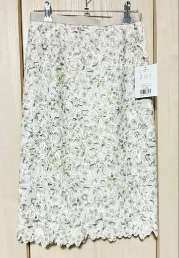 택 포함 새상품 저스길리티 화이트 플라워 레이스 타이트 스커트