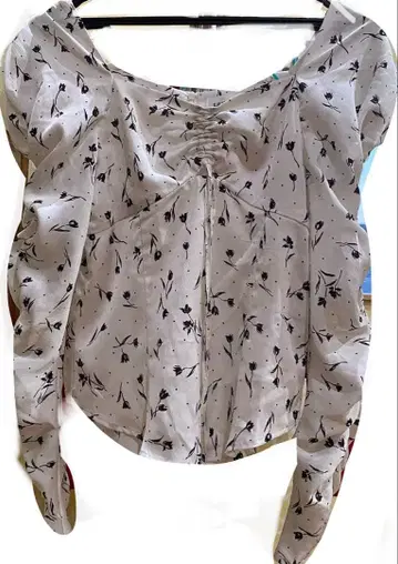 LILY BROWN 릴리 브라운 플라워 프린트 블라우스