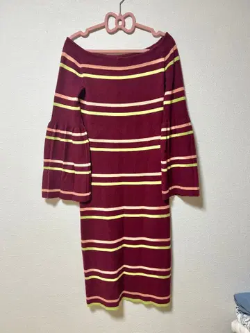 PAMEO POSE 보르도 스트라이프 니트 원피스