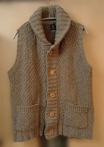 nikoand - 베이지 니트 베스트 버튼 포함