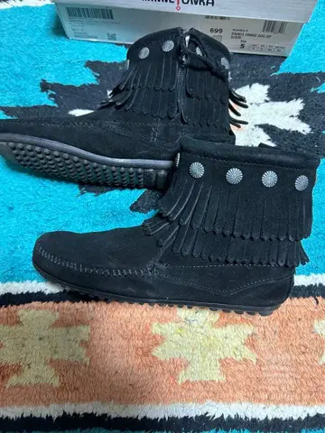 MINNETONKA 블랙 프린지 모카신 5