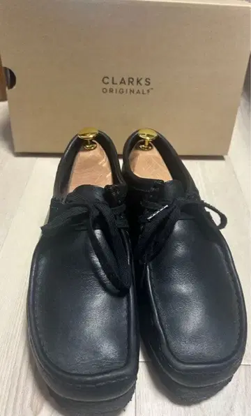 클락스 오리지널 CLARKS 왈라비 블랙 가죽 25cm